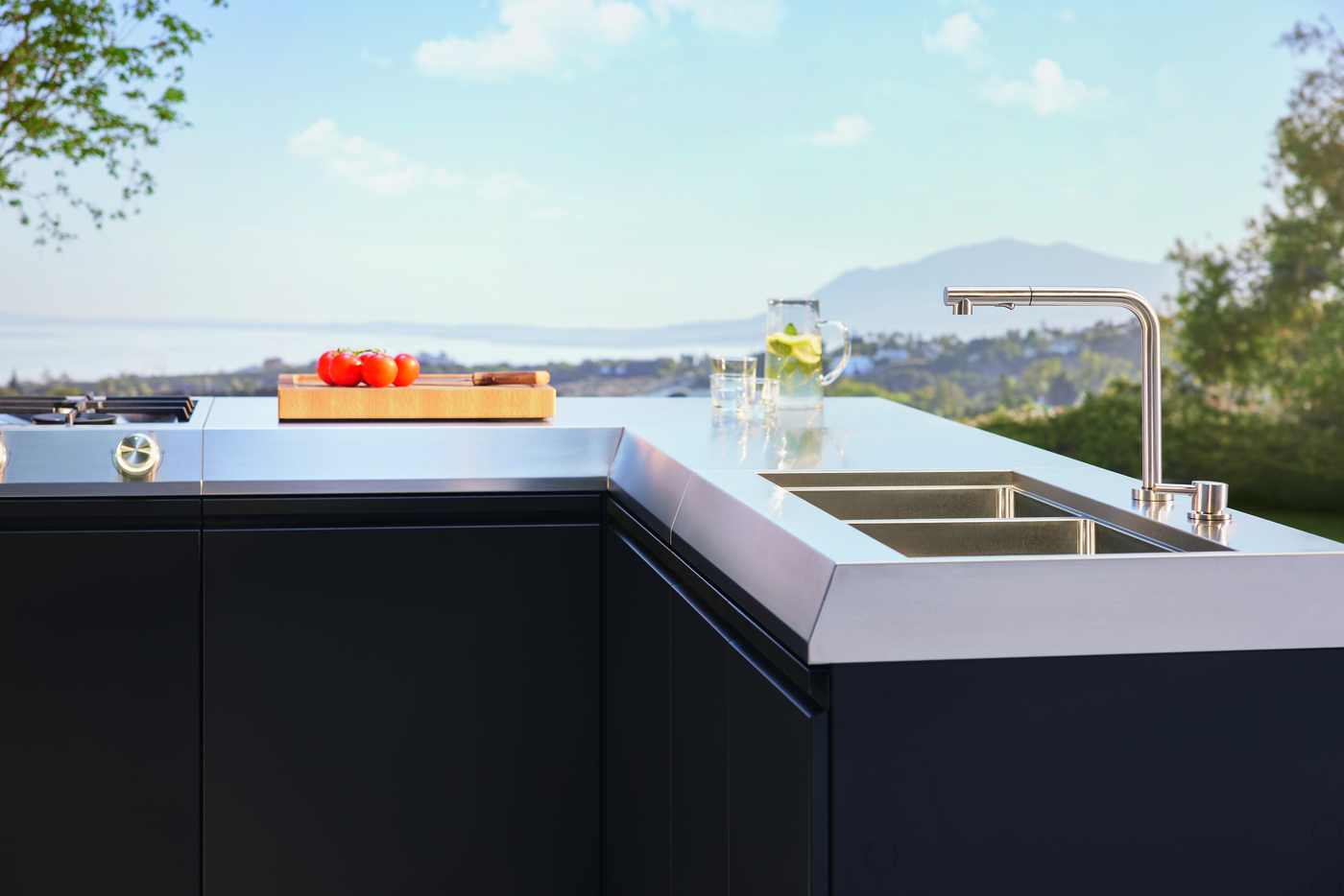 Arbeitsfläche der Miele Dreams mit Ausblick